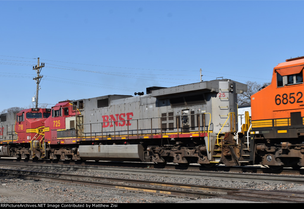 BNSF 725